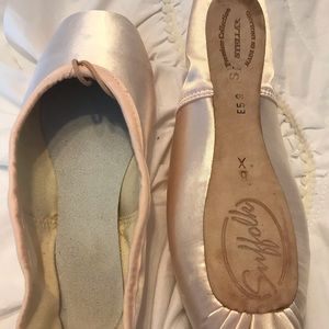 BRAND NEW Suffolk stellar pointe shoes 6X Soft